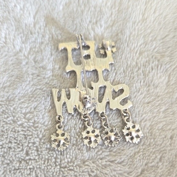 #634 Silver Tone 'Let It Snow' Brooch - Picture 2 of 3
